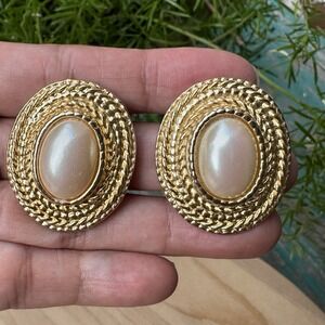 VTG 1980s Clip Earrings 1.375" Faux Pearls Rope Edge Gold Plated Classic Elegant